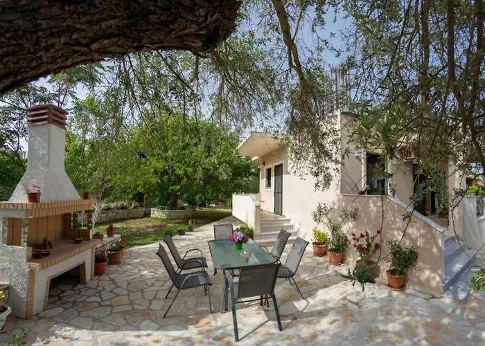 Nikis - Lefkada Private Parking Tatil Evi